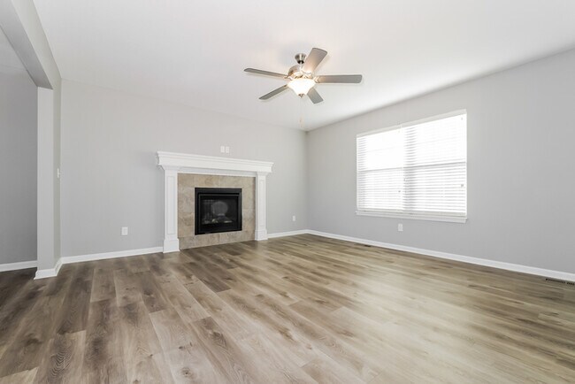 Foto del edificio - Fantastic 4bd/3ba home! Coming soon!