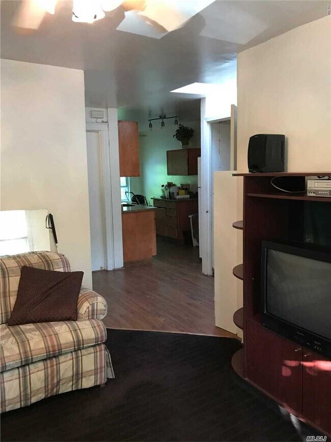 Building Photo - 135-05 Hawtree St