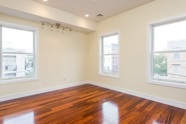 Building Photo - 357 3rd St