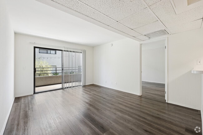 2BR, 2BA - 900SF - Living Room - Campus Crossing Apartments - Northridge