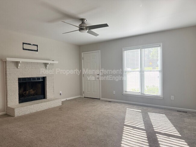 Building Photo - 2922 Glenridge Dr
