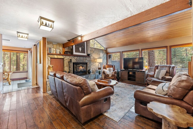 Building Photo - 18087 E Butte Ln