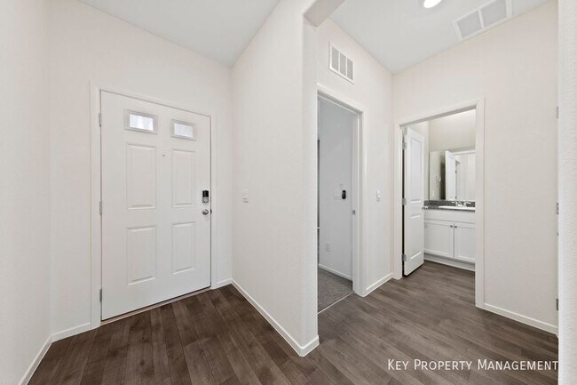 Foto del edificio - 374 Larksong Ave