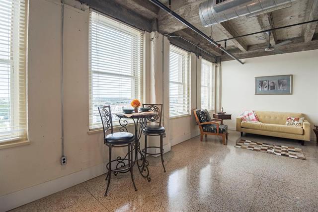 Foto del edificio - 221 W Lancaster Ave