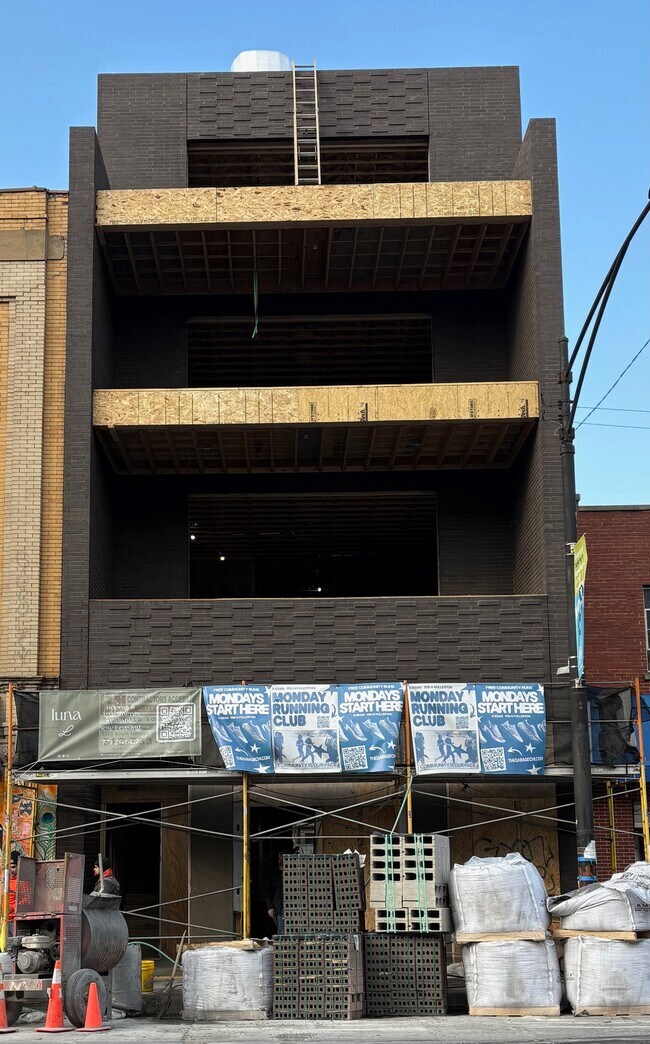 Building Photo - 1118 W Fullerton Ave