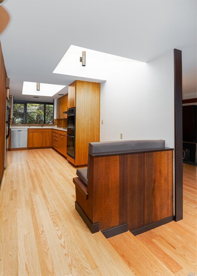 Building Photo - 548 Marin Ave