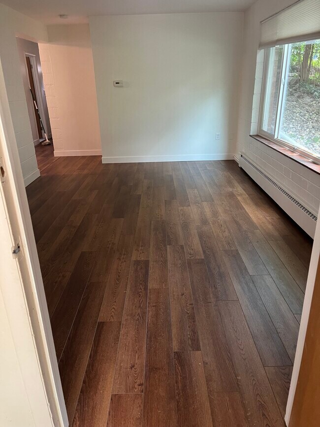 Living room with large picture window - 1720 Orchard St