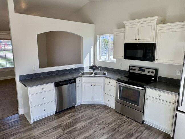 Building Photo - 2175 Roy Dr