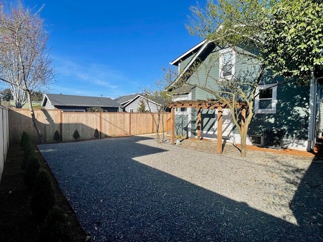 Building Photo - 4905 NE 27th Ave