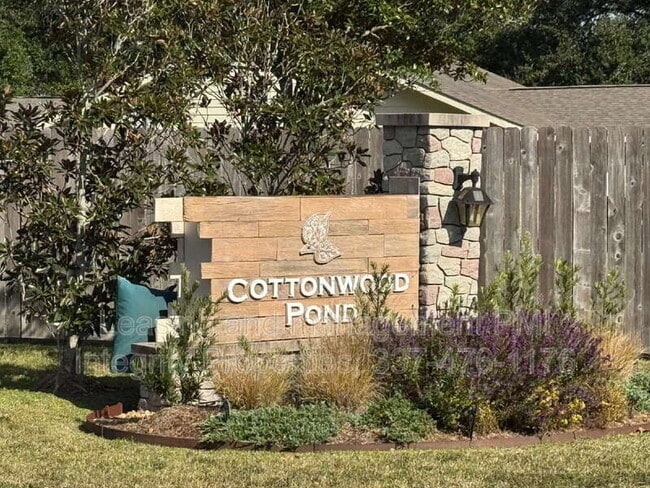 Foto del edificio - 406 Gray Birch Lp