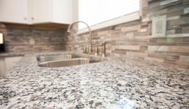 Foto del edificio - 319 Ellis Dr