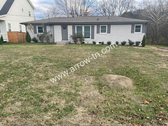 Great 2 Bed 1 Bath Home in South Nashville with Bonus 3rd Room or Office! - Great 2 Bed 1 Bath Home in South Nashville with Bonus 3rd Room or Office!