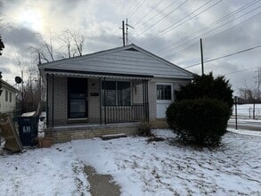 Building Photo - 611 Montana Ave