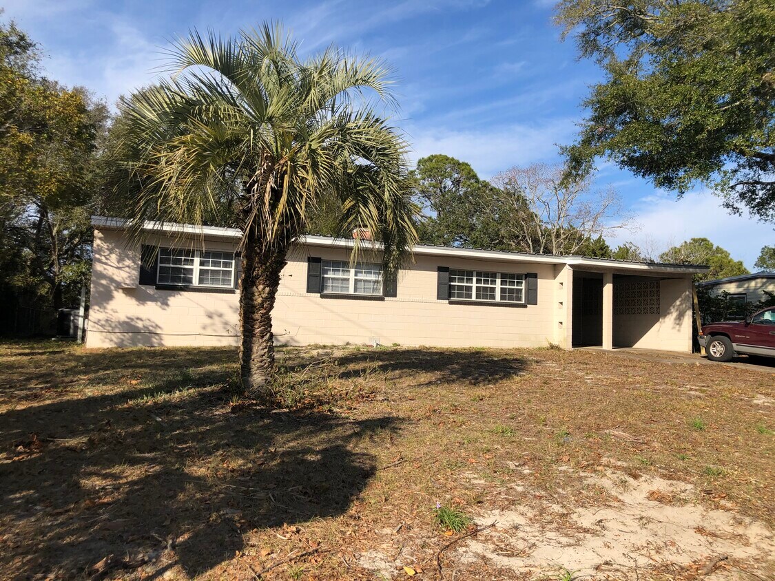 Primary Photo - 131 California Dr NE