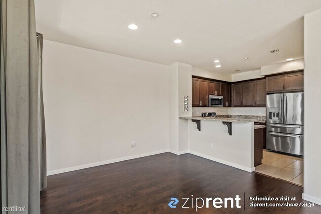 Building Photo - 2 br, 2.5 bath Townhome - 722 N Capitol Av...