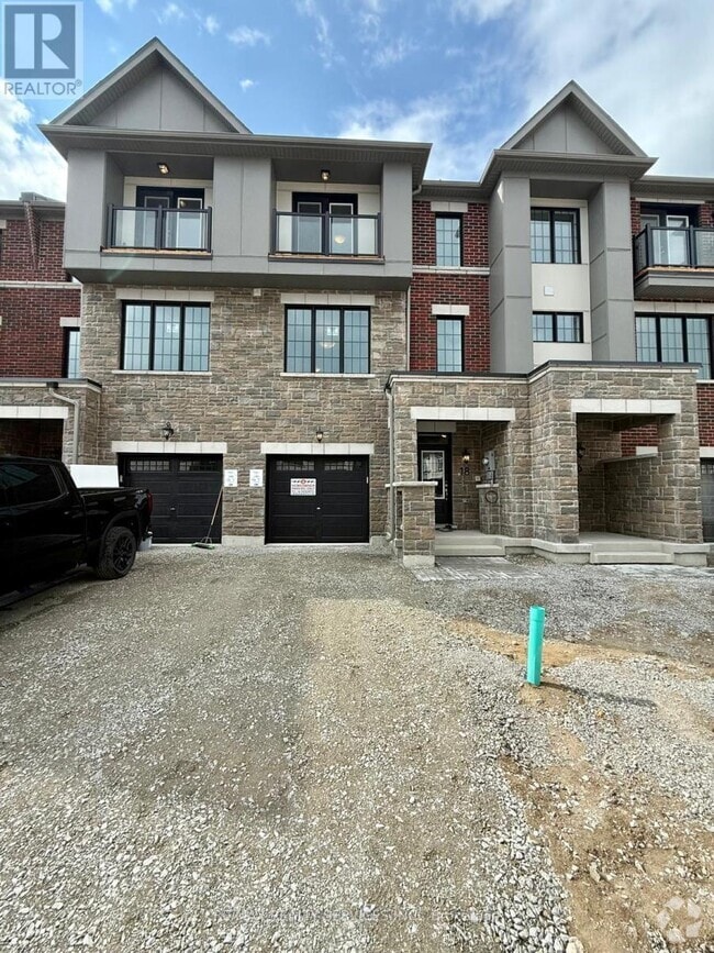 Building Photo - 18 Pearen Ln