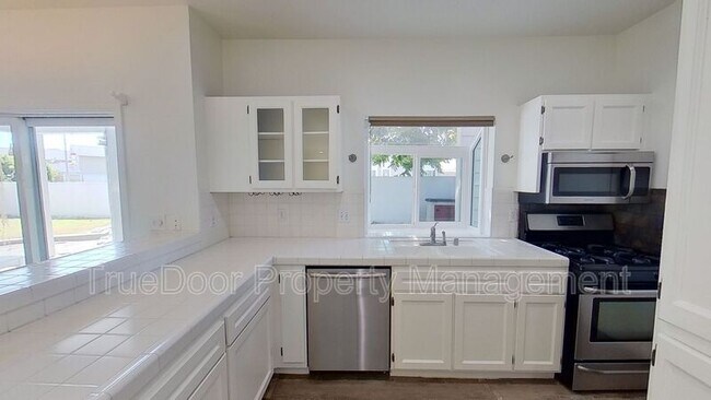 Building Photo - 24481 Lantern Hill Dr