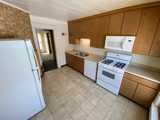 Building Photo - 1118 State St