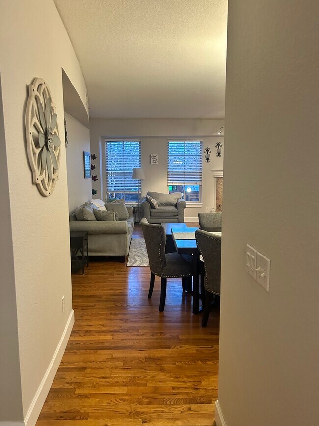 Foto del edificio - 1699 N Downing St