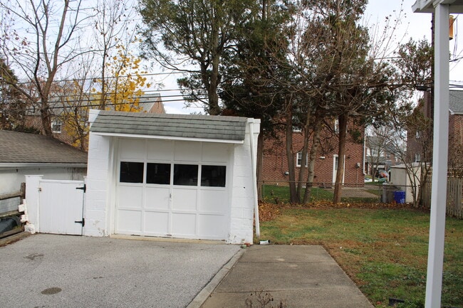 Building Photo - 1917 Winton Ave