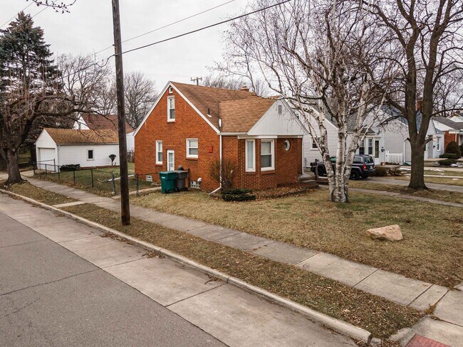 Building Photo - 3 bedroom - 1 bath - Dearborn - $1,395