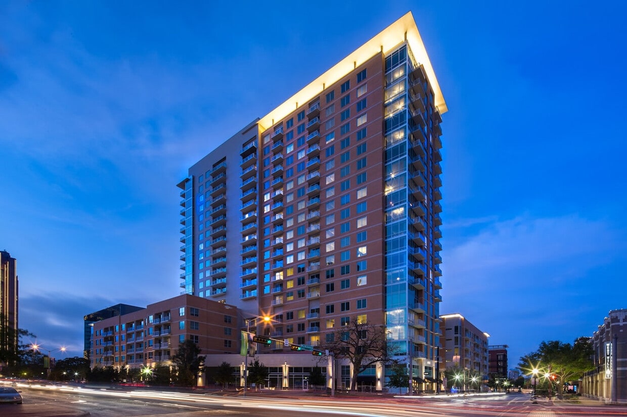 Foto principal - 3700 McKinney Ave