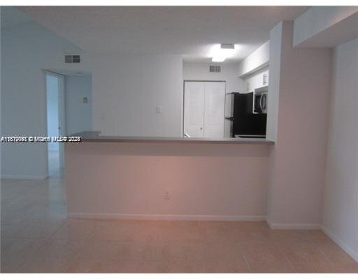 Building Photo - 610 S Park Rd