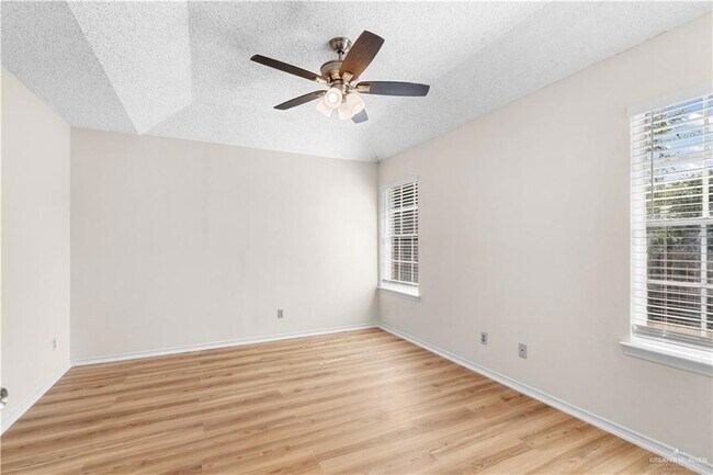 Building Photo - 1709 Jonquil Ave