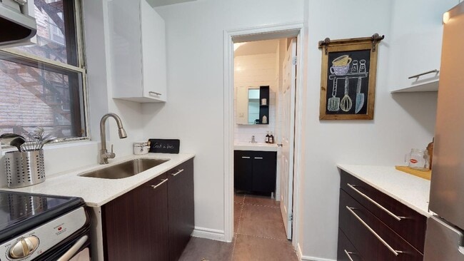 Building Photo - 2054 Claremont