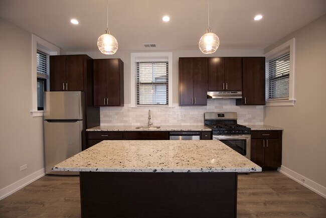 Building Photo - 1134 Maple Ave