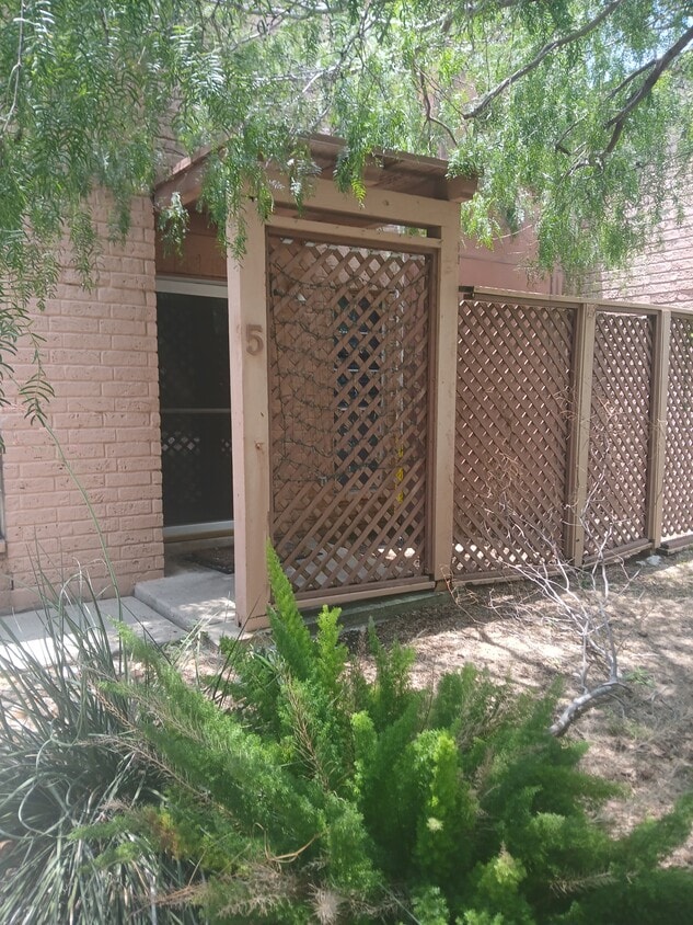 Building Photo - 5101 Middlecoff Cir