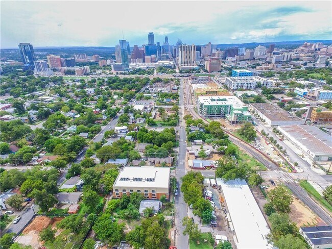 Foto del edificio - 1401 E 4th St