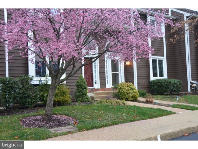 Building Photo - 232 Fox Run
