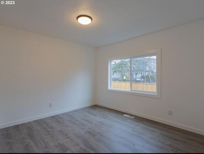 Building Photo - 212 N Blandena St