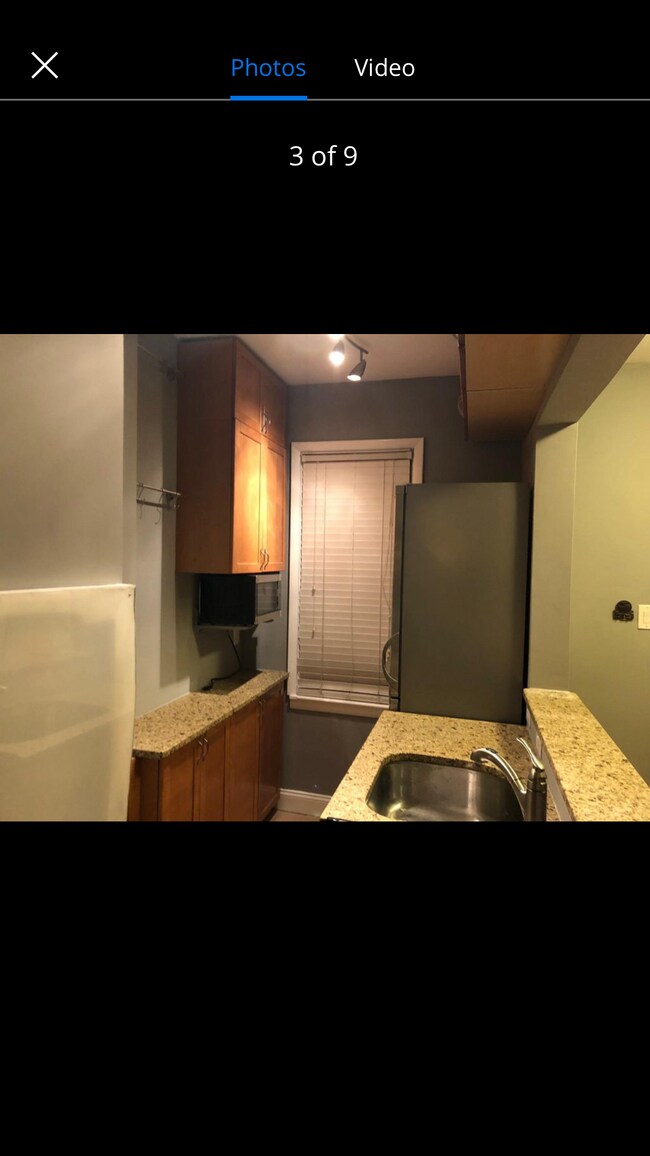 Kitchen - 911 Hughes Mews NW