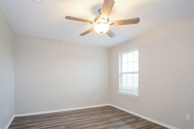 Foto del edificio - 3660 Sandy Brook Dr