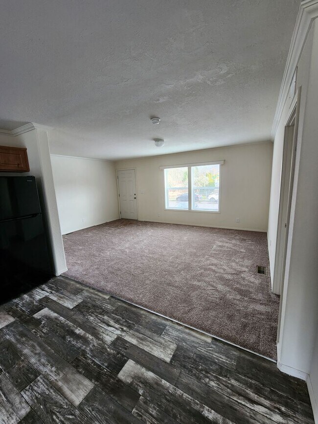 Foto del edificio - 3 bedroom 2 bath home in Bucoda WA