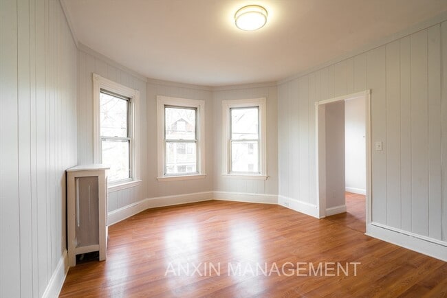 Building Photo - 298 Brookline St