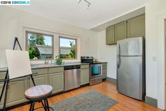 Kitchen is spacious enough to be a family room - 719 Haddon Pl