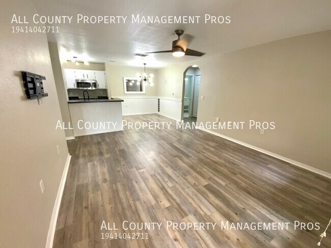 Foto del edificio - 8932 Manor Loop