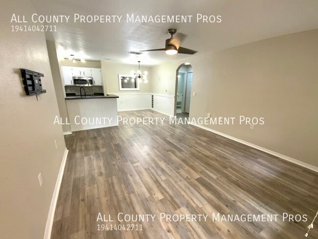 Building Photo - 8932 Manor Loop