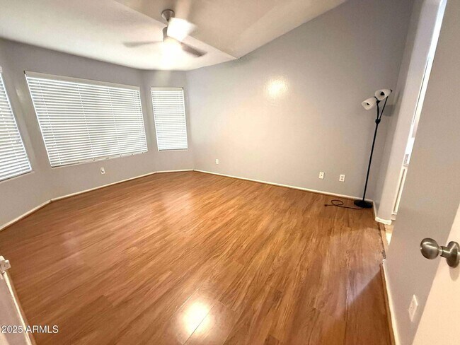 Foto del edificio - 8520 W Palm Ln