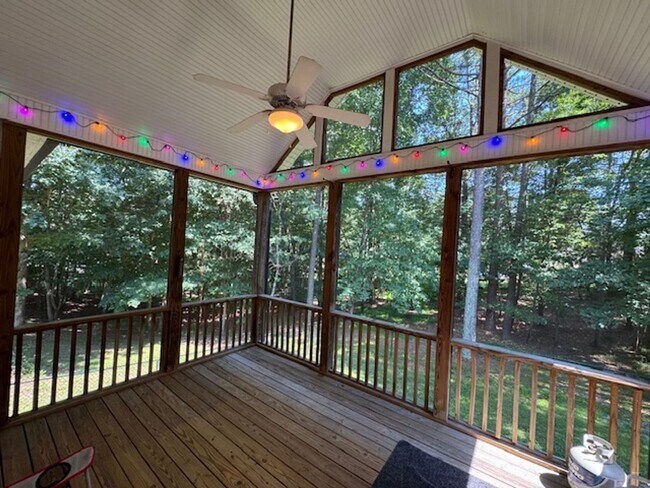 Foto del edificio - Charming 3-Bedroom Retreat in Wake Forest