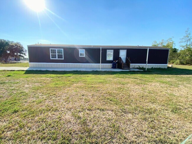 Foto del edificio - Spacious 3 Bedroom Mobile Home for Rent in...