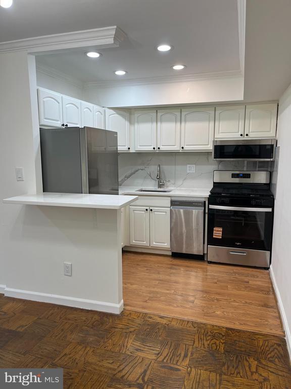 Building Photo - 7572 Spring Lake Dr