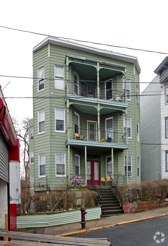 Primary Photo - 24 Astor Pl