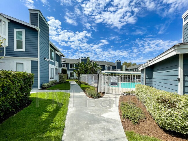 Building Photo - 12068 Sylvan River