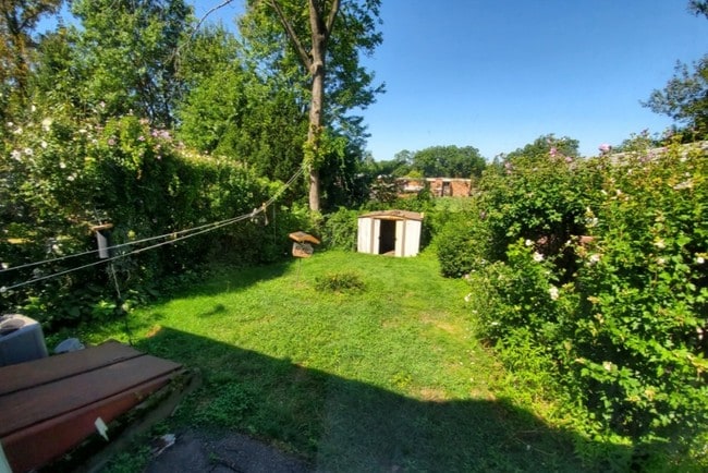 Building Photo - 885 Elm Ave