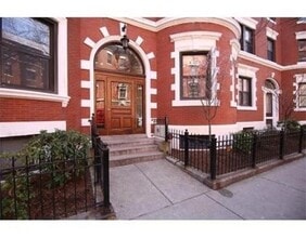 Building Photo - 102 Gainsborough St
