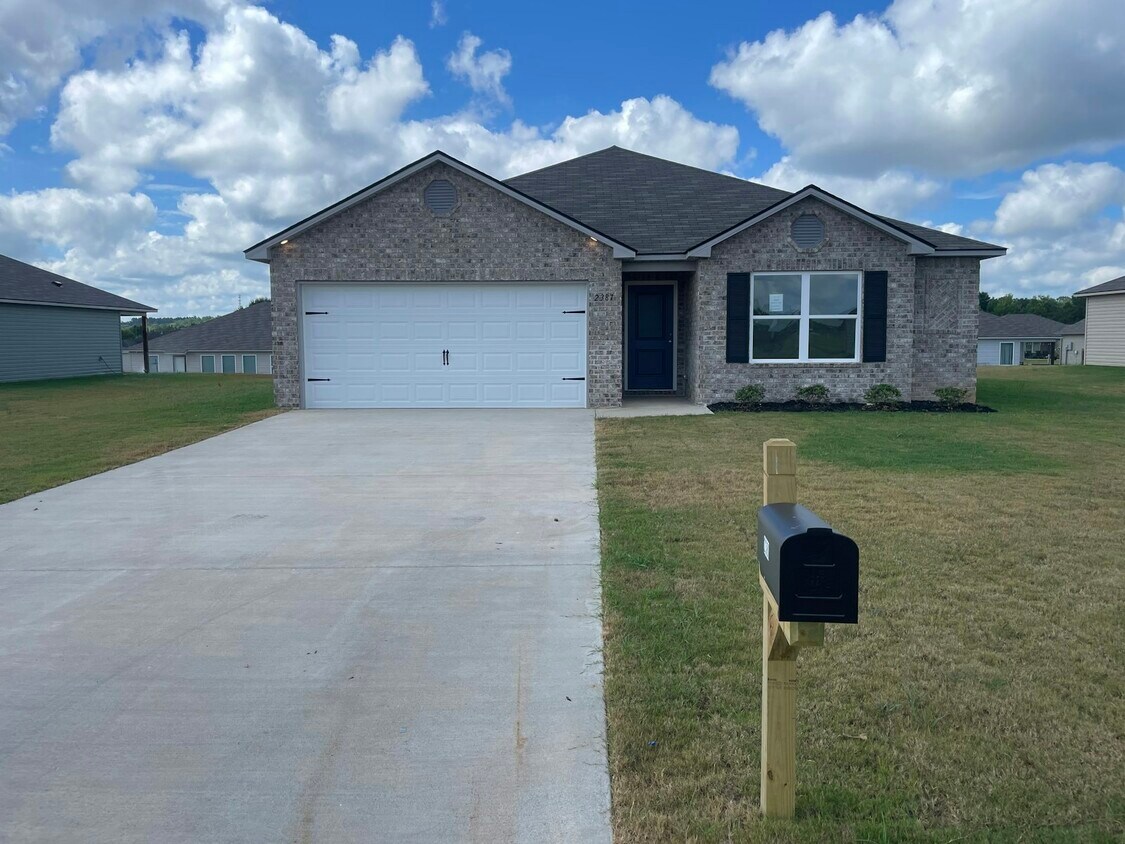 Foto principal - 2381 Bobwhite Dr